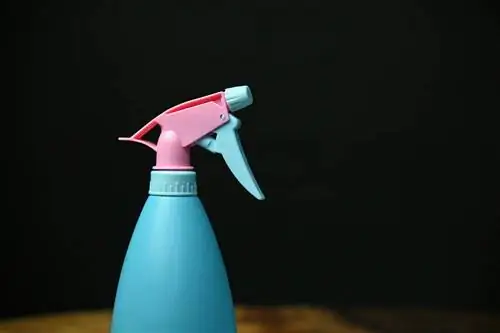 frasco de spray azul e rosa