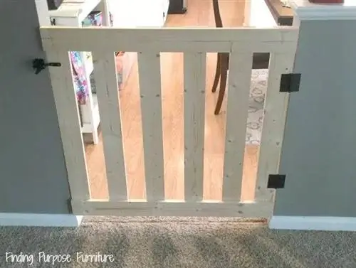 Puerta de bricolaje para bebés o mascotas