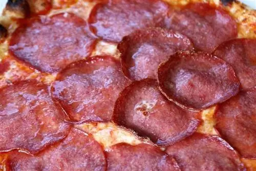 pepperoni uz picas