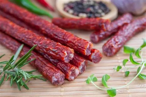 Mèo có thể ăn Slim Jims không? Những gì bạn cần biết