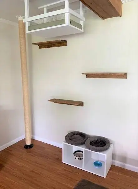 DIY-trap vir 'n Kitty Jungle Gym