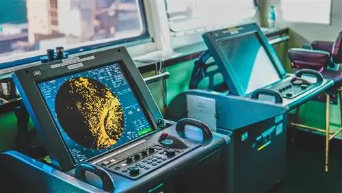 sonar radar per navi in sala di comando