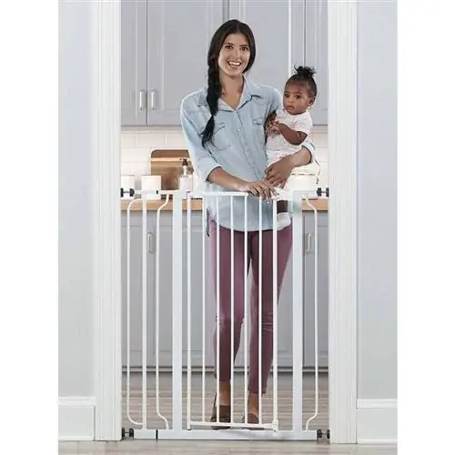 Perma Child Safety Retractable Gate (1)