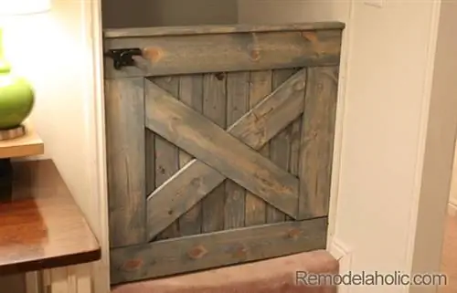 DIY Wooden Barn Door Baby Gate, REMODELaholic-ից