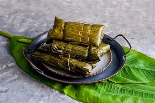 tamale di atas pelat logam