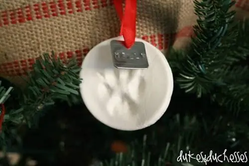 Эстелик Pawprint Christmas Ornament