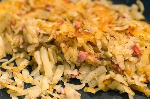 Hash brown en una sartén