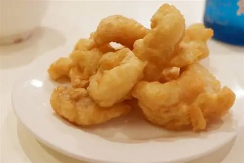 Fried calamari nyob rau hauv ib lub phaj me me