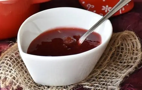 Cranberry Sauce nyob rau hauv ib lub tais