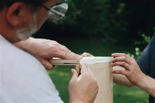 6 DIY Sab Hauv Tsev Dog Potties Koj Ua Tau Hauv Tsev (2023 Hloov Kho)