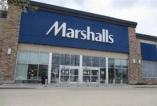 Marshalls Köpeklere İzin Veriyor mu? 2023 Evcil Hayvan Politikası & İstisnalar