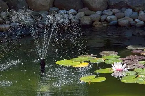 kolam dengan alat penyiram