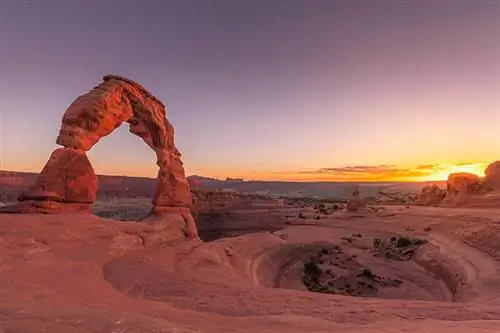 Puas pub dev nyob hauv Arches National Park? 2023 Hloov tshiab & Cov Lus Qhia