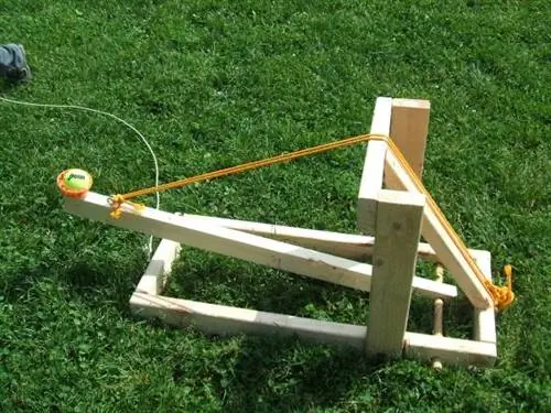 The Tennis Ball Ogre Catapult- Rebut Istana