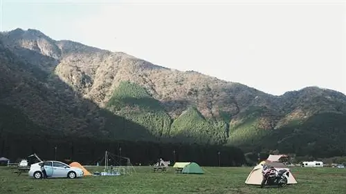 camping près des montagnes